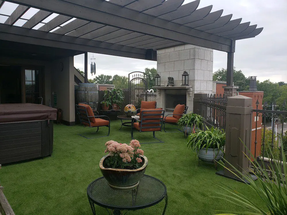 Artificial turf on rooftop artificial grass roof